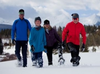  De camino para un paseo en la nieve polvo 